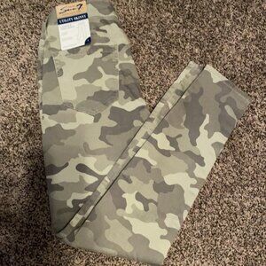 Seven 7 Utility Skinny